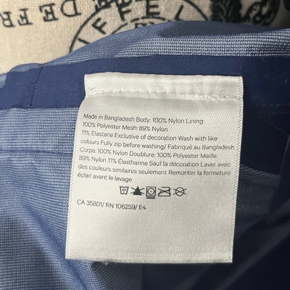 Lululemon rain shell 🍋 - Picture 6 of 8